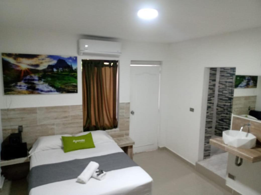 Hotel Brisas Медельїн Екстер'єр фото
